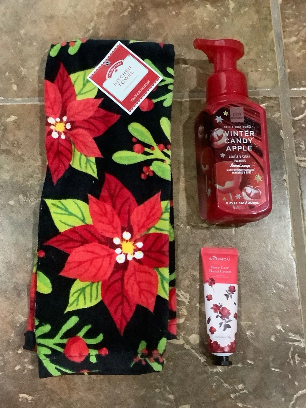 Bath & Body Works Winter Candy Apple Foaming Hand Soap & Red Holiday Towel Set